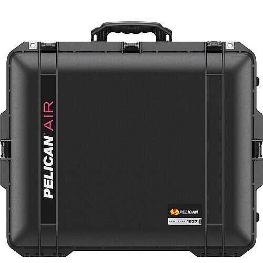 Pelican Pelican 1637Airwf Wheeled Hard Case With Foam Insert - Black Hard Cases